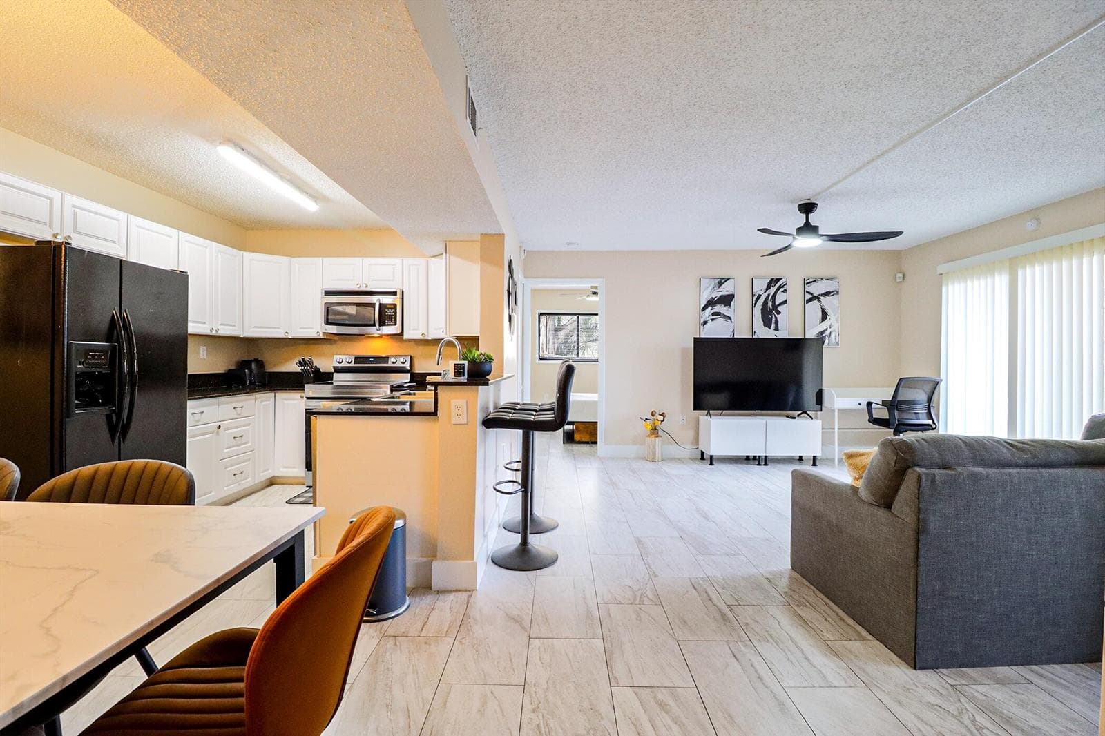 450 PALM Circle W # 106, Pembroke Pines FL 33025