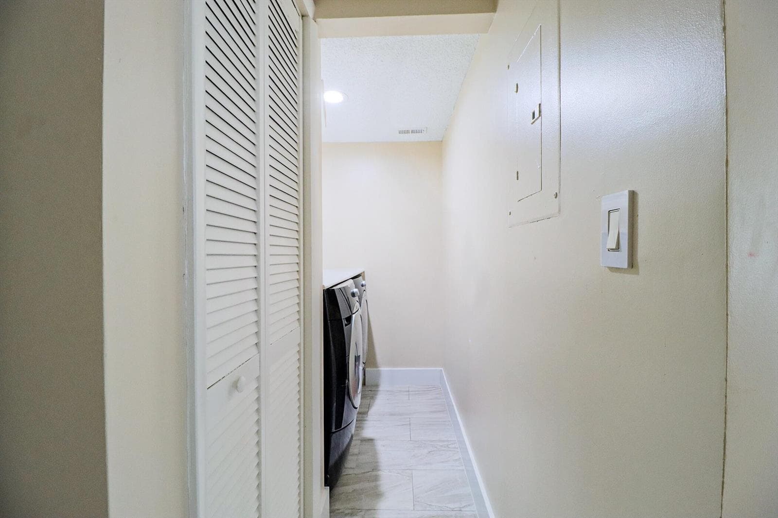 450 PALM Circle W # 106, Pembroke Pines FL 33025 photo 4