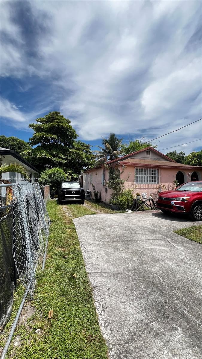 1135 NW 65th St, Miami FL 33150 photo 4