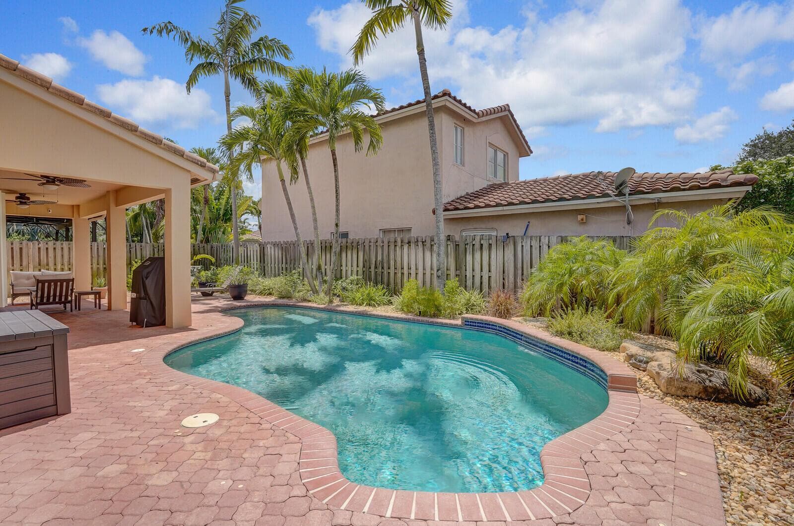 317 E Garden Cove Circle, Davie FL 33325 photo 2