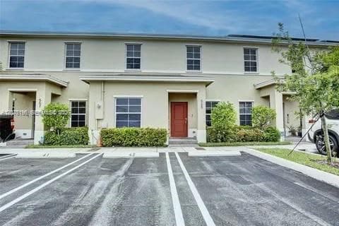 565 NE 5th Pl, Florida City FL 33034