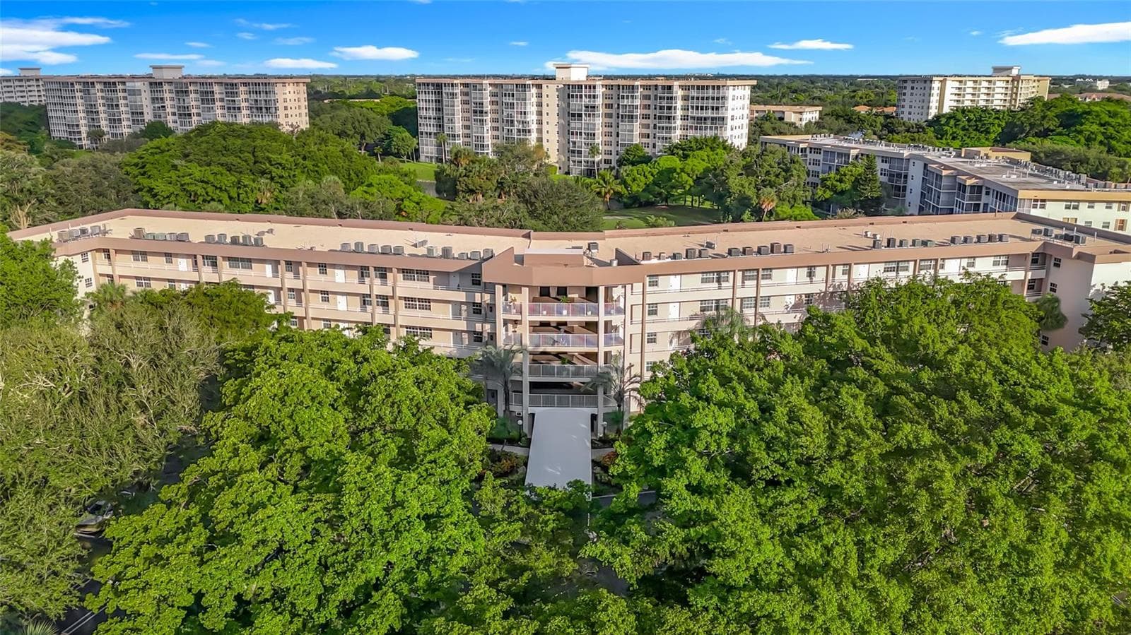 545 Oaks Lane # 410, Pompano Beach FL 33069 photo 2