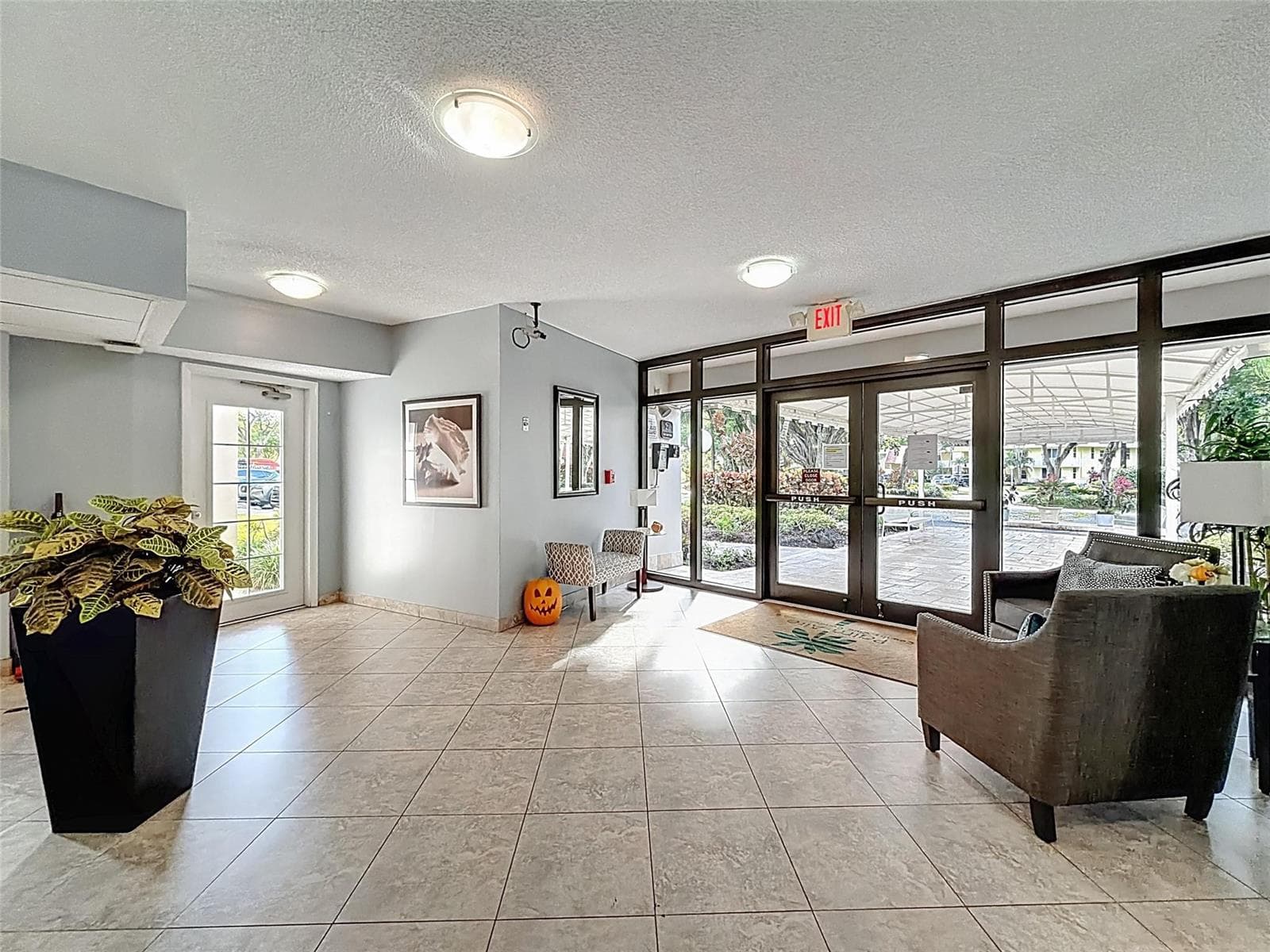 545 Oaks Lane # 410, Pompano Beach FL 33069 photo 3
