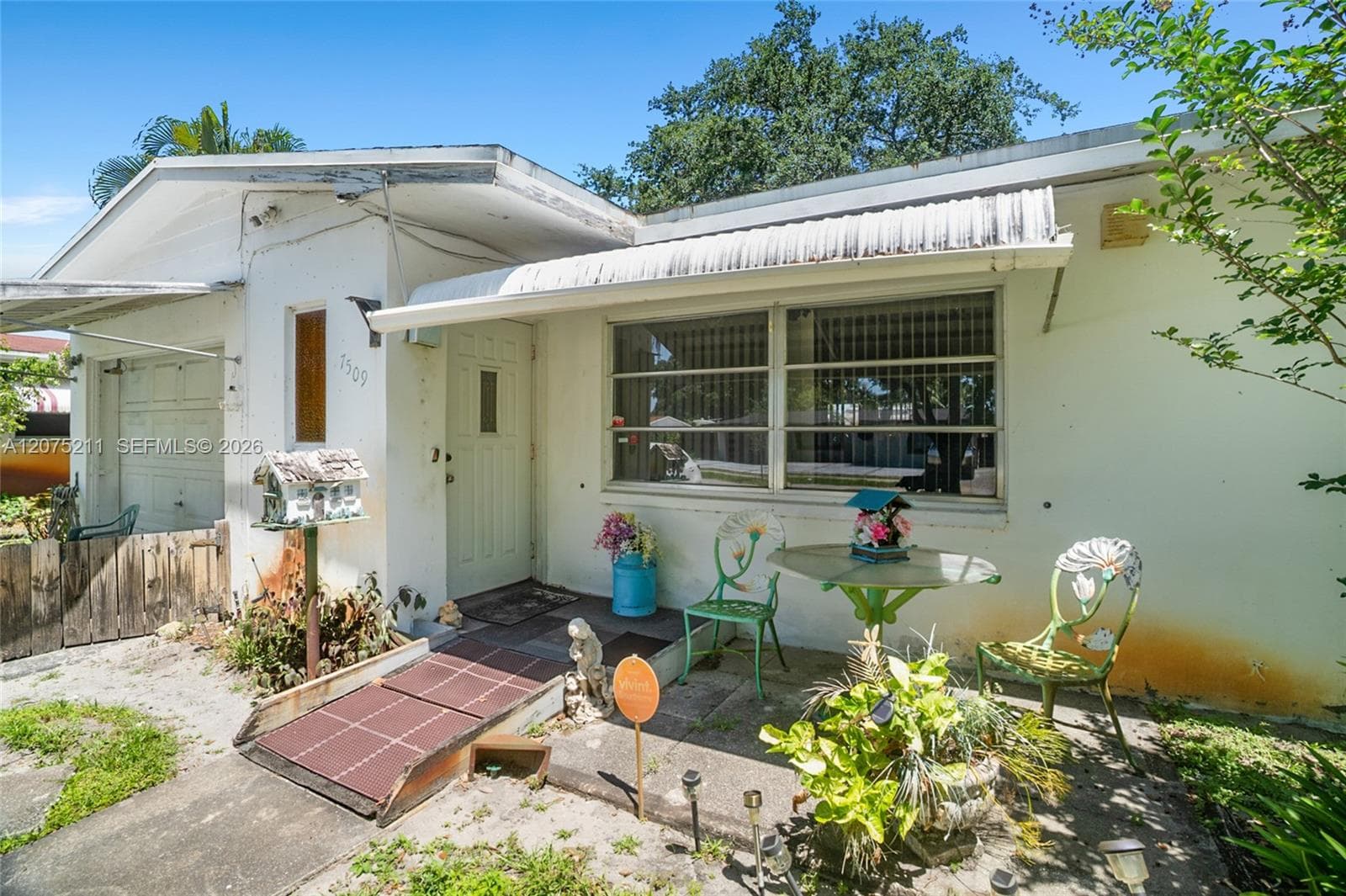 7509 Garfield St, Hollywood FL 33024 photo 2