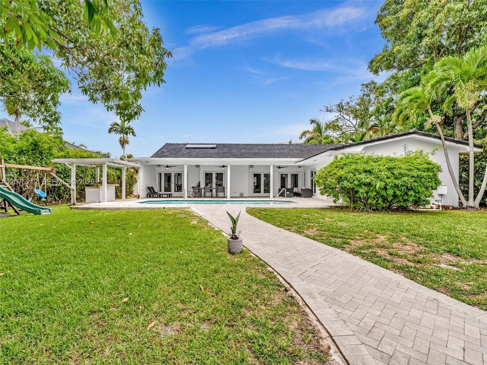 413 Tamarind Dr, Hallandale Beach FL 33009 photo 5