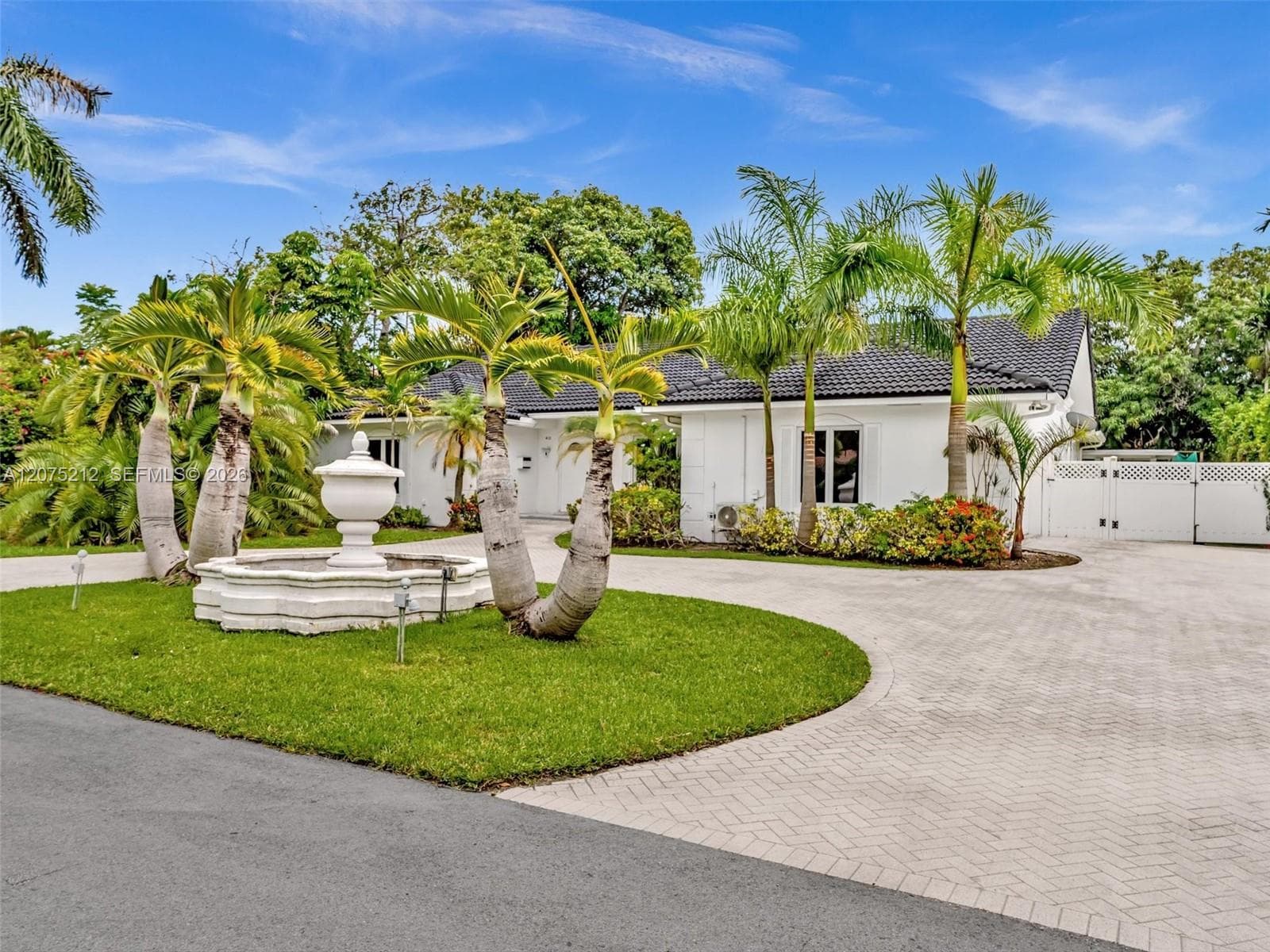 413 Tamarind Dr, Hallandale Beach FL 33009 photo 4