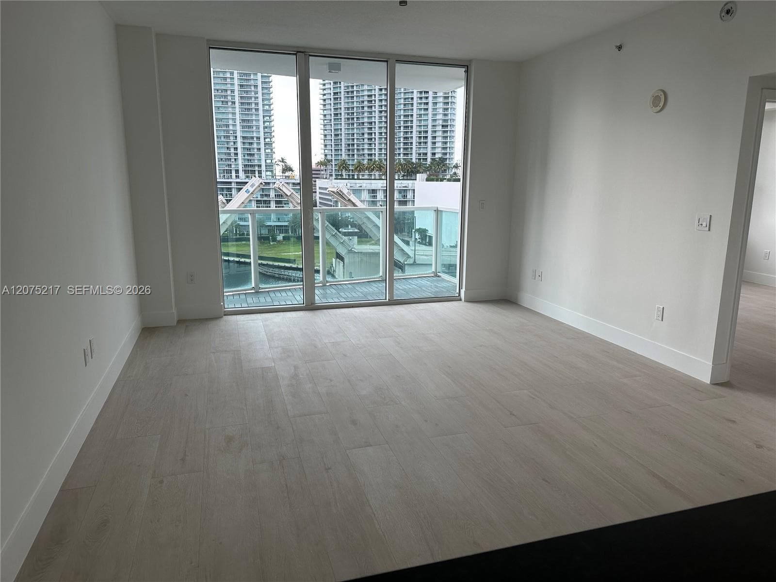 31 SE 5th St # 1007, Miami, FL 33131 photo 2