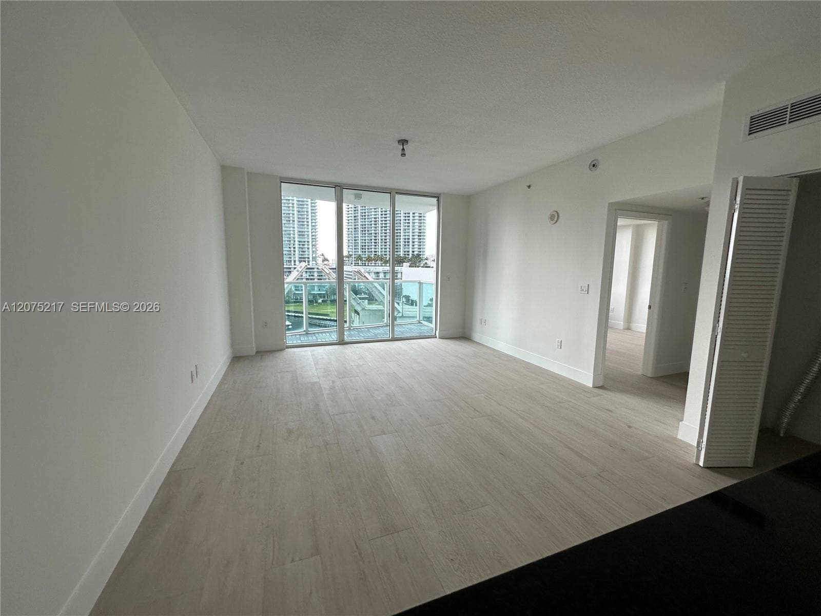 31 SE 5th St # 1007, Miami, FL 33131 photo 5