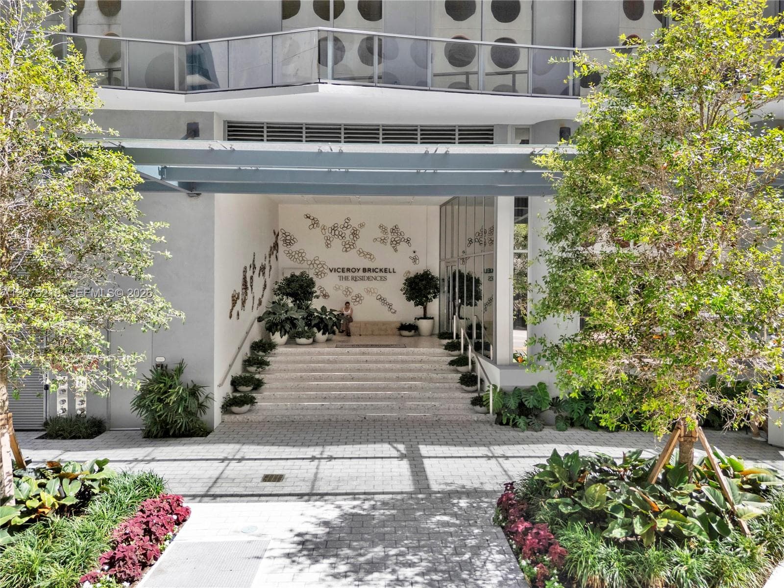 77 SE 5th # 2115, Miami FL 33131