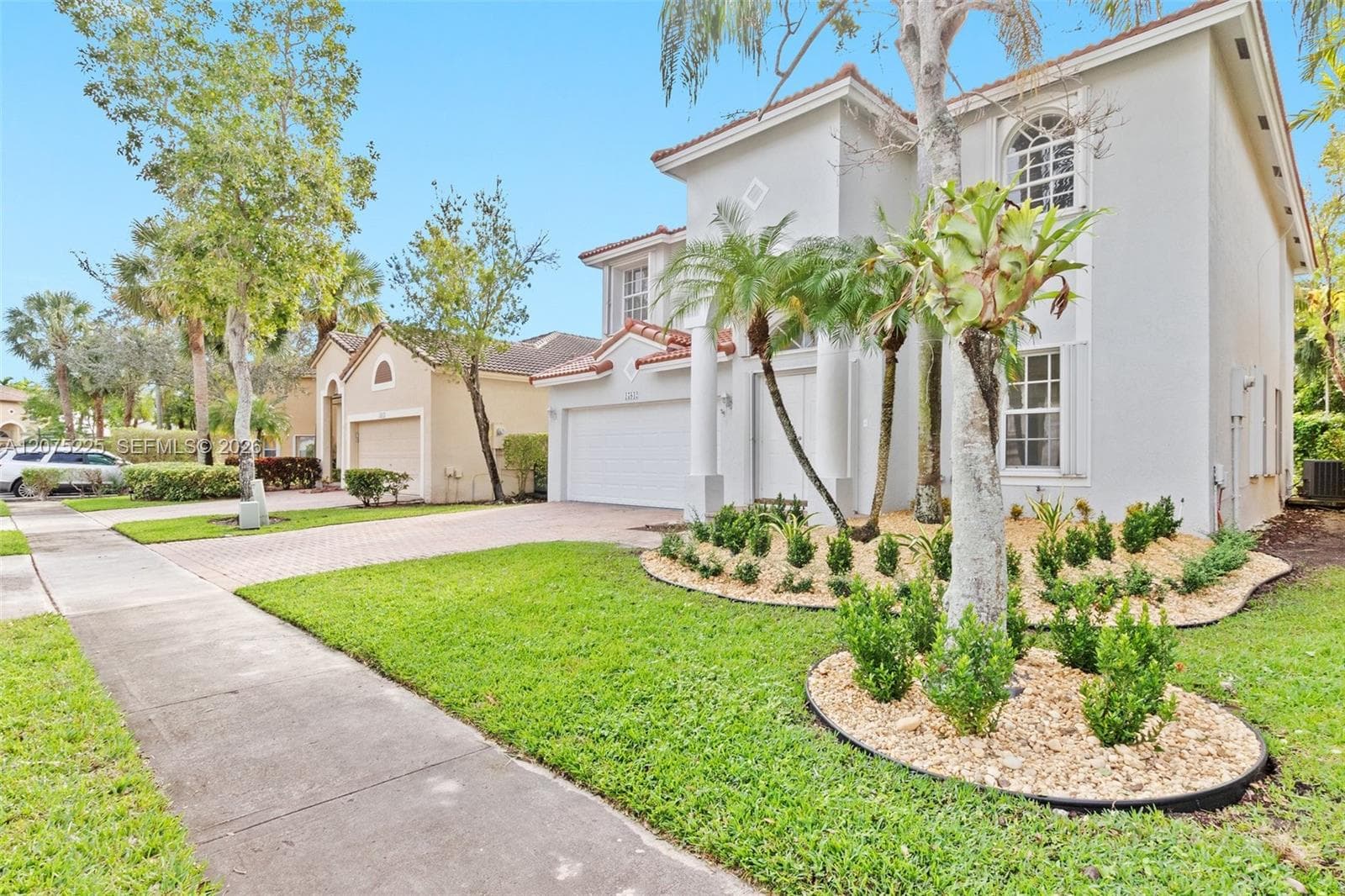 15842 SW 14 ST, Pembroke Pines FL 33027 photo 2