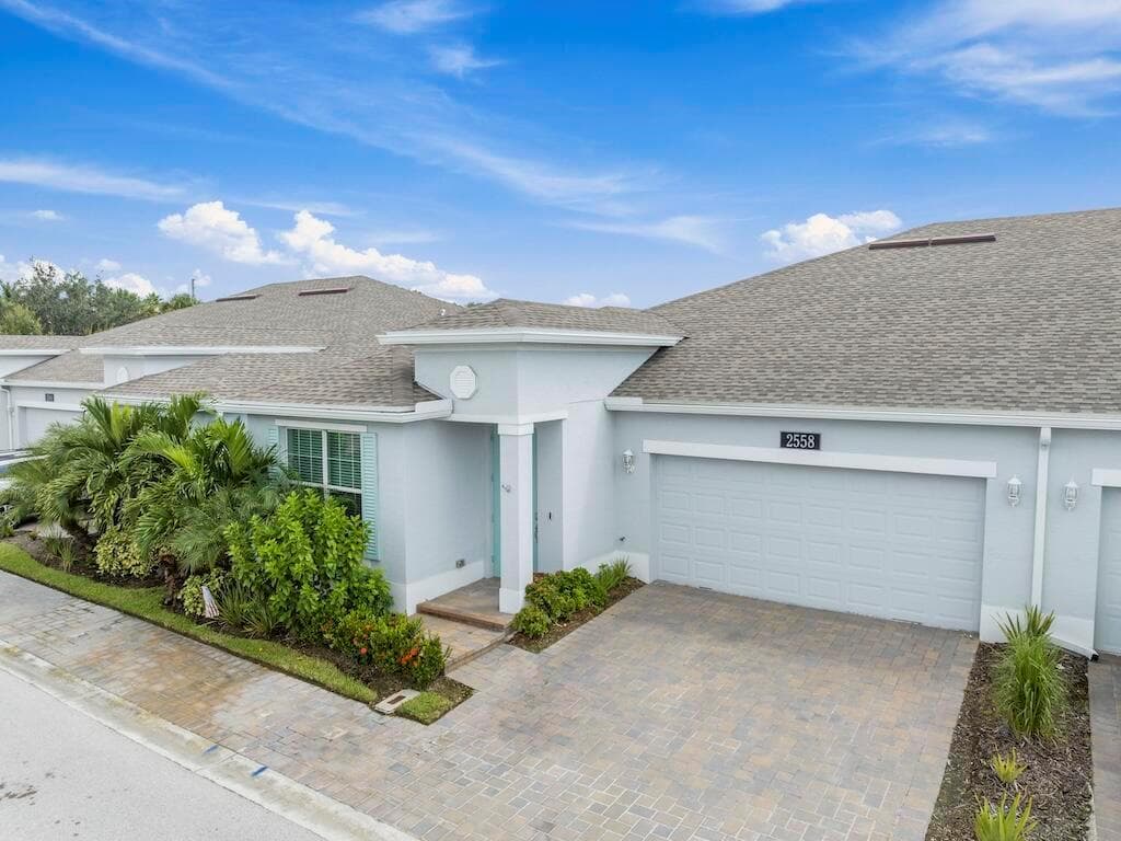 2558 Bella Vista Circle, Vero Beach FL 32966 photo 2