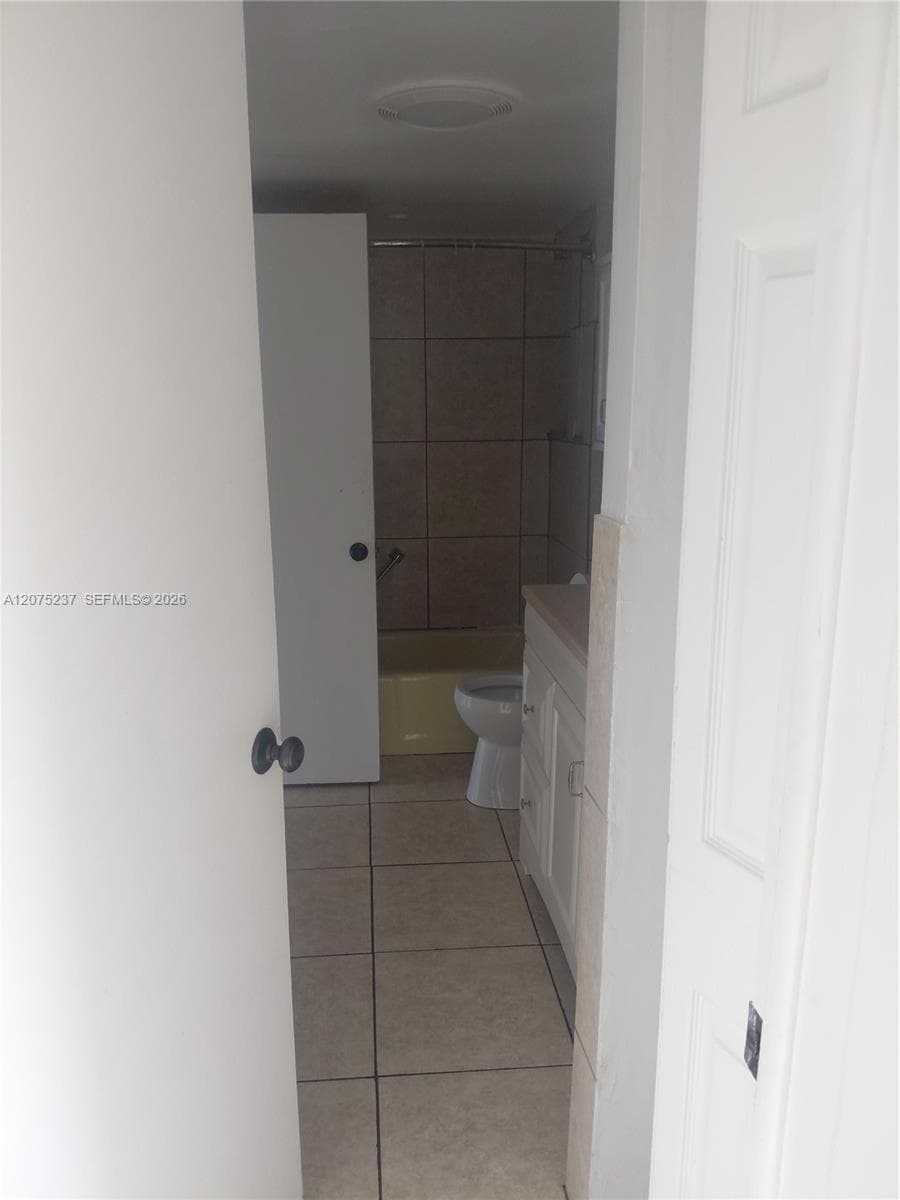5495 NW 10th Ct # 304, Plantation FL 33313 photo 4