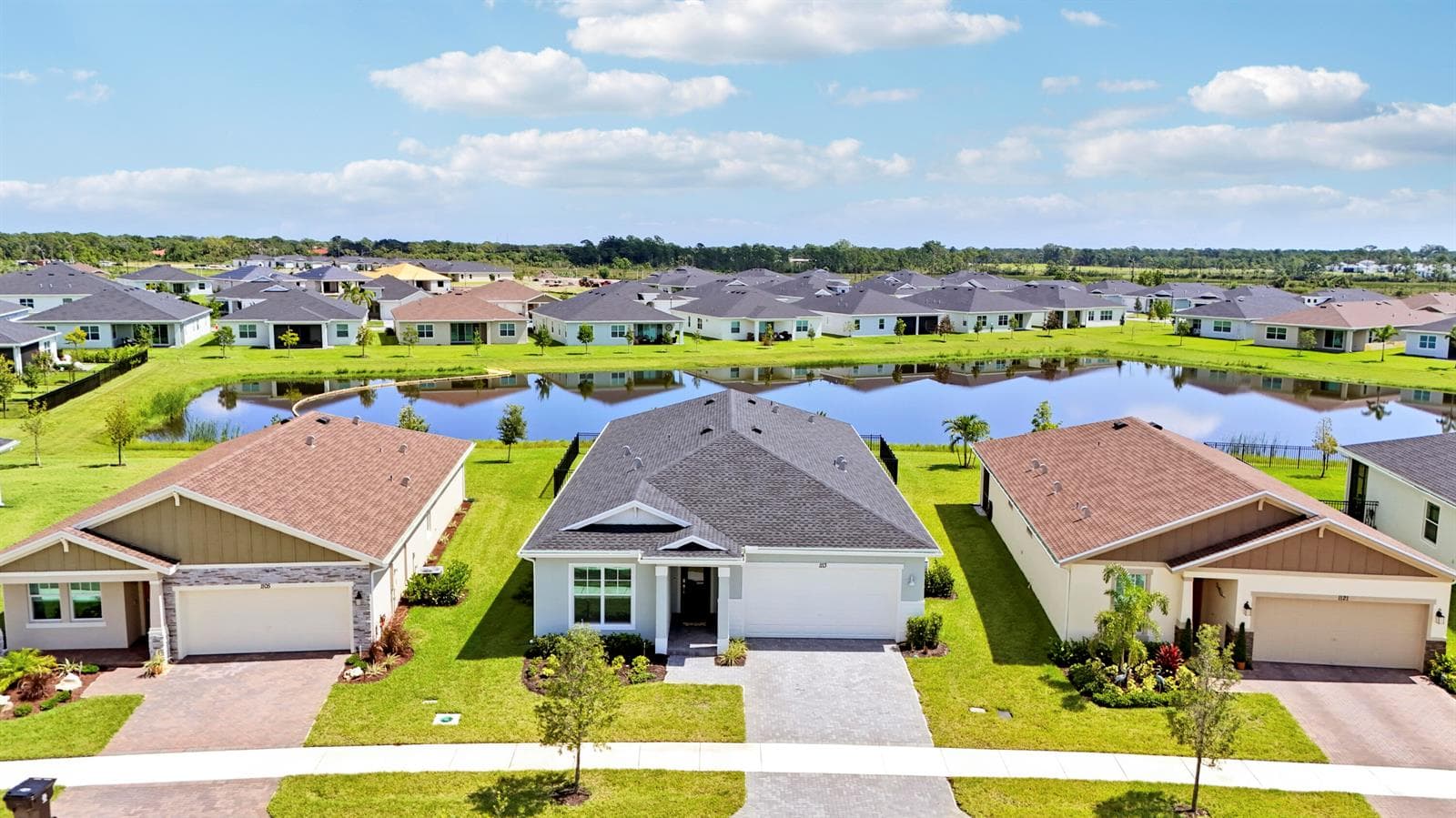 1113 SE CROSSWOOD Way, Port St. Lucie FL 34984 photo 2