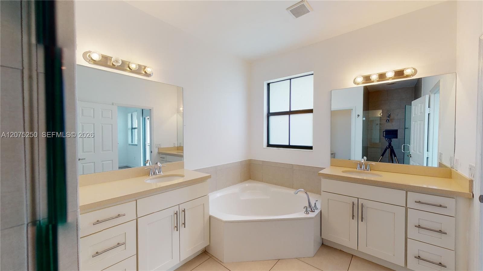 10428 NW 61st St, Doral FL 33178 photo 5