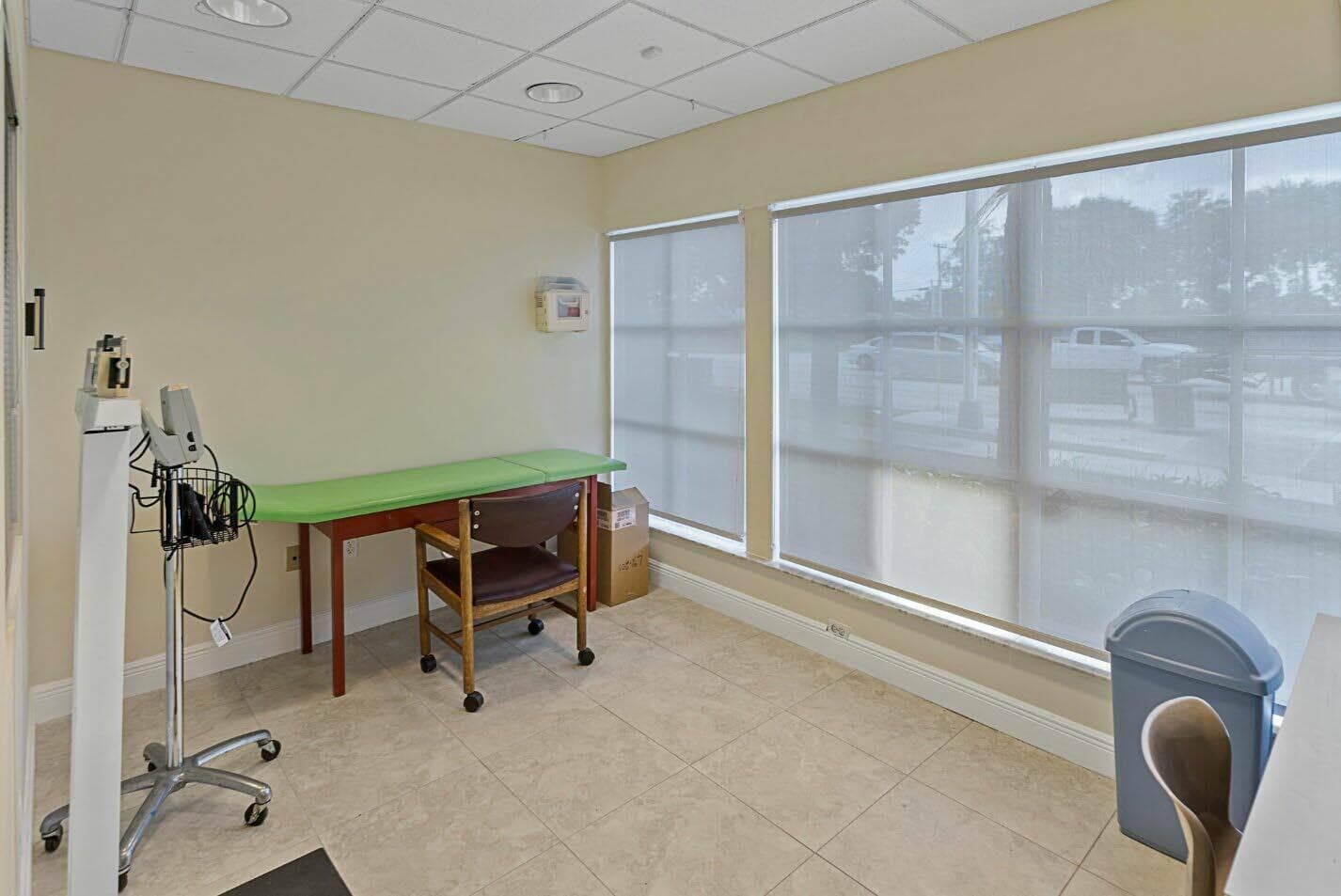 100 E COMMERCIAL Boulevard, Oakland Park FL 33334 photo 4