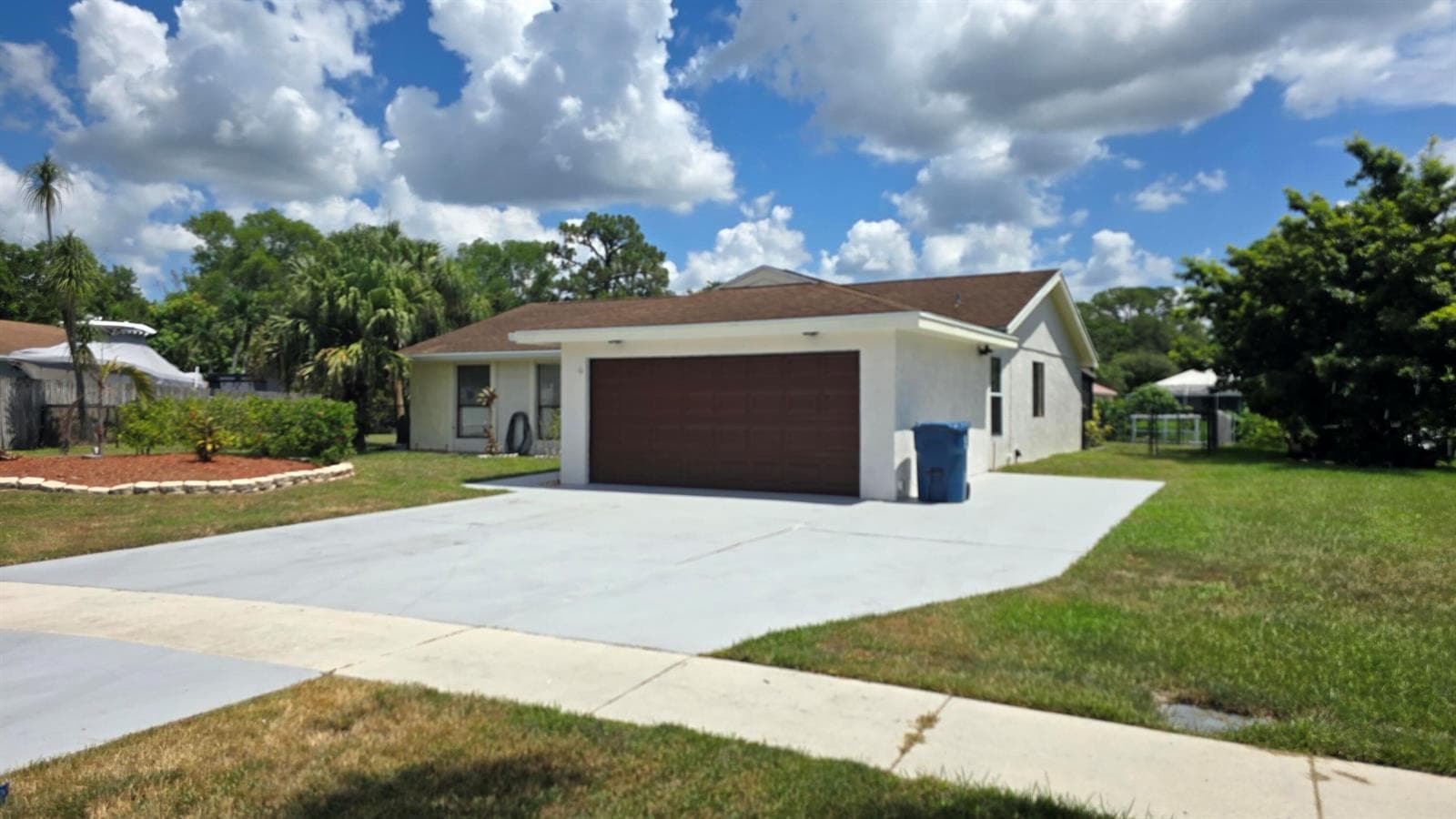 118 CAMBRIDGE Lane, Royal Palm Beach FL 33411 photo 2