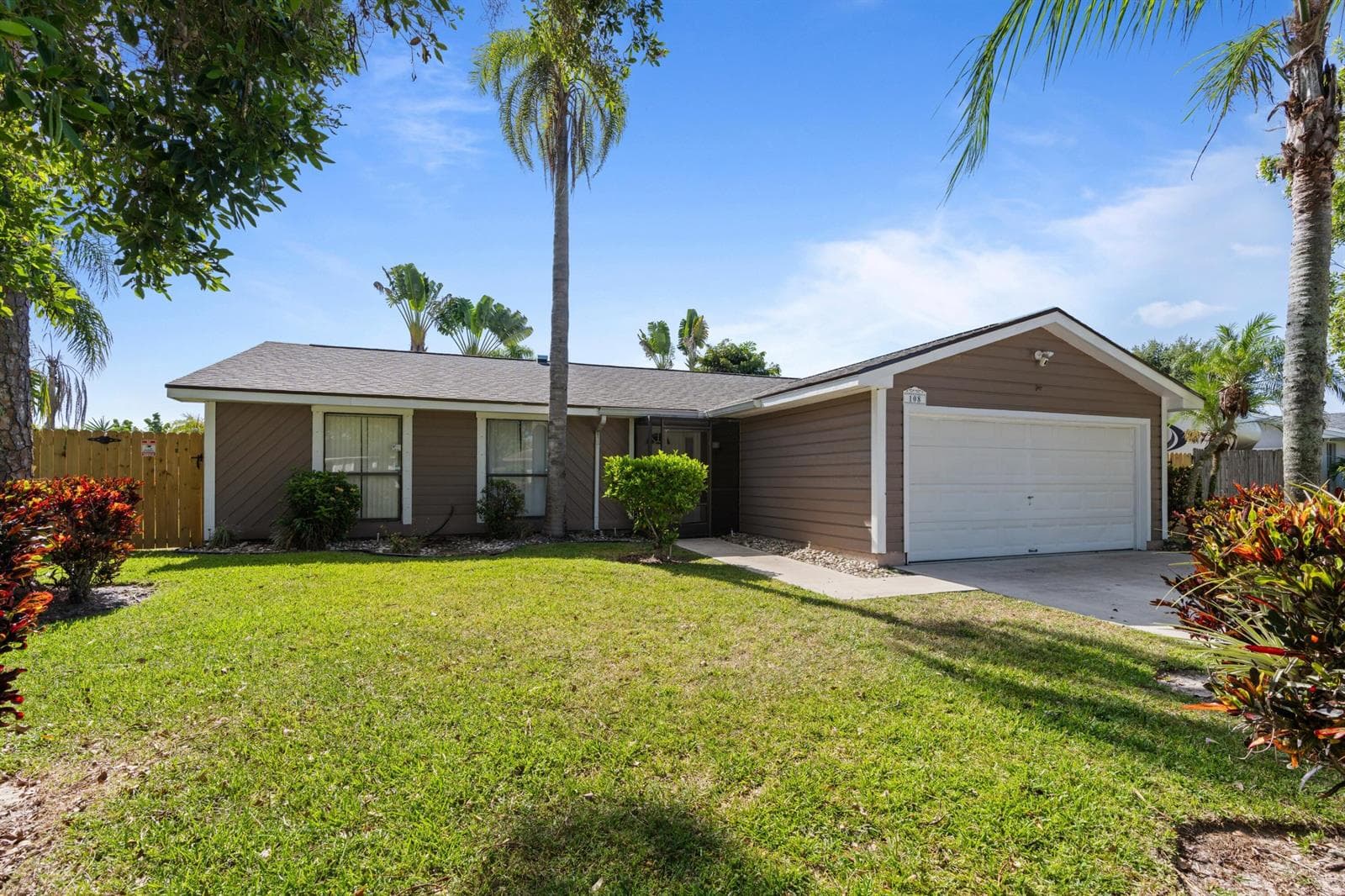 108 Cambridge Lane, Royal Palm Beach FL 33411 photo 2