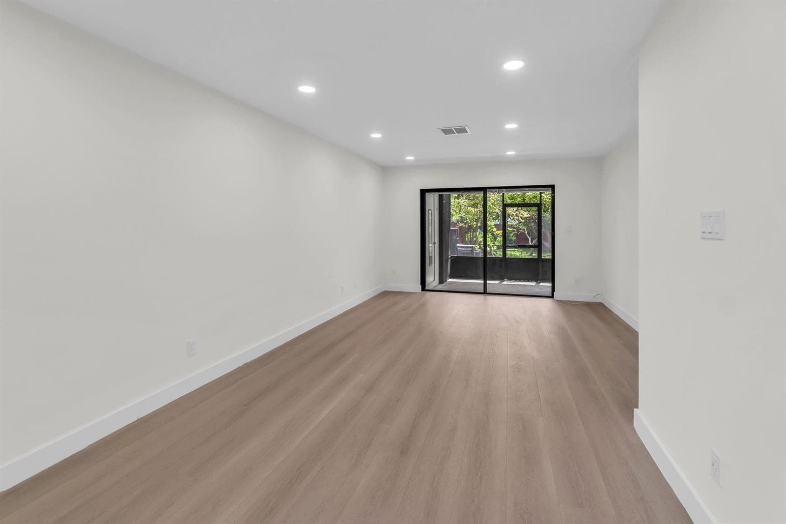 176 NW 106th Terrace, Pembroke Pines FL 33026 photo 2