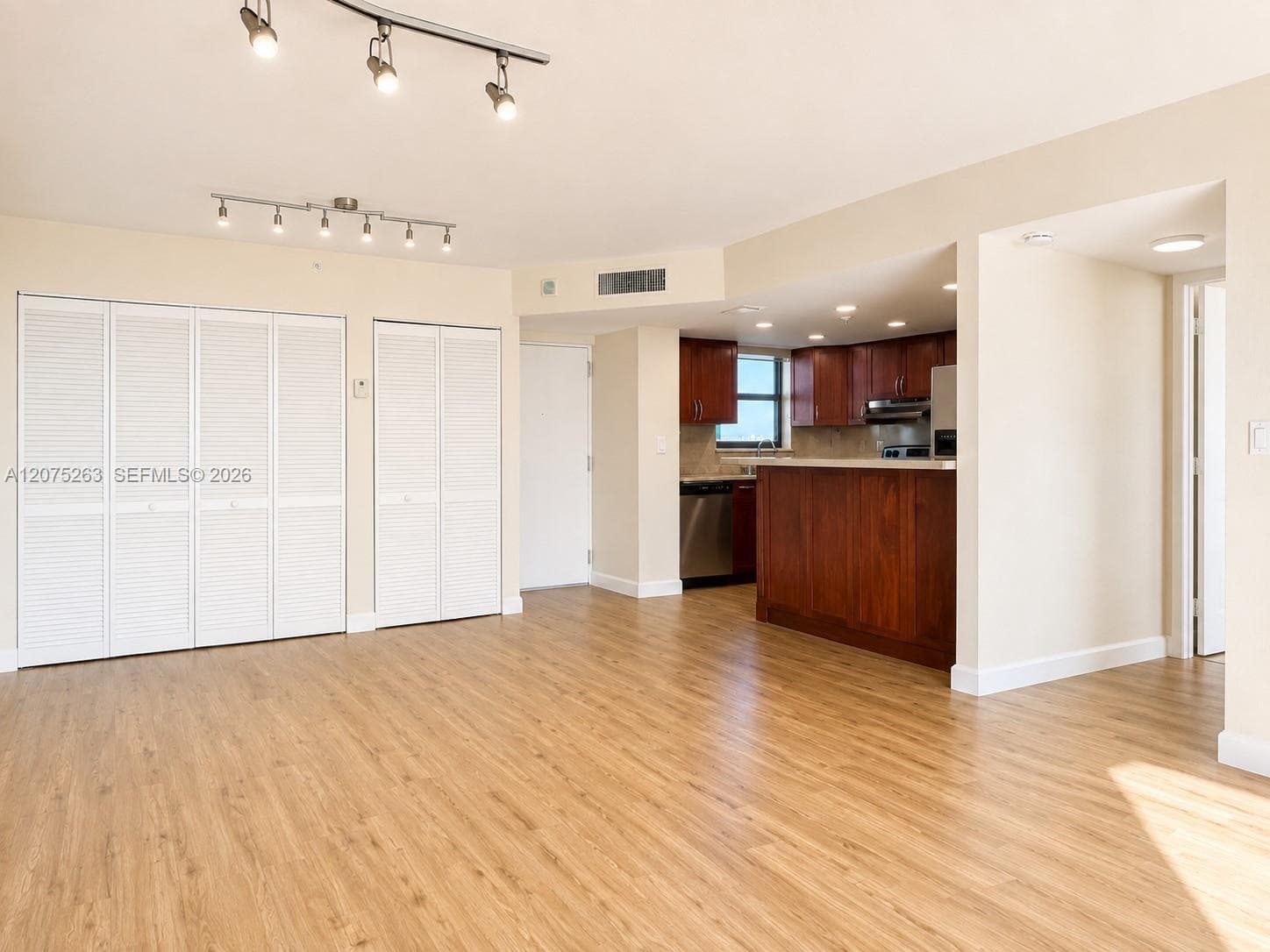 555 NE 30th St # 603, Miami FL 33137 photo 3