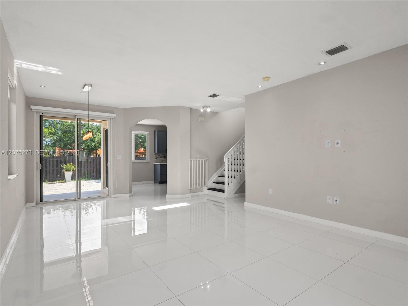 15392 SW 25th Ter, Miami FL 33185 photo 3
