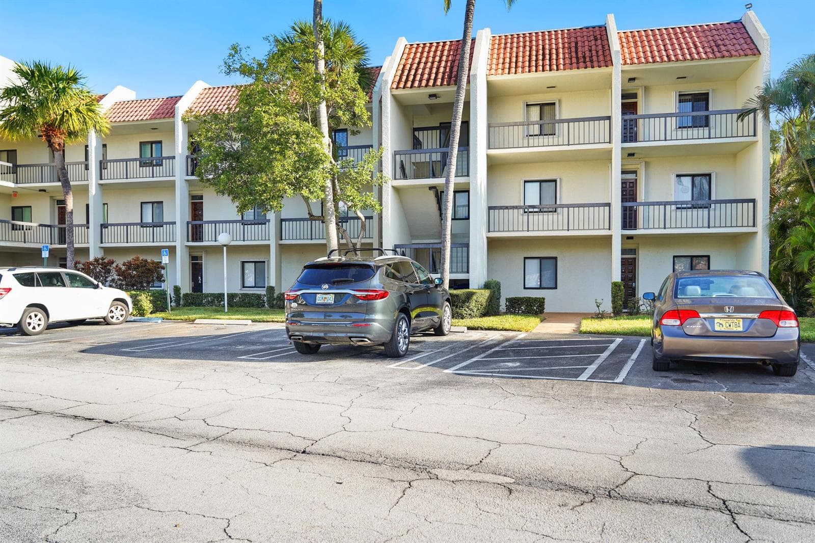 2550 PRESIDENTIAL Way # 106, West Palm Beach FL 33401