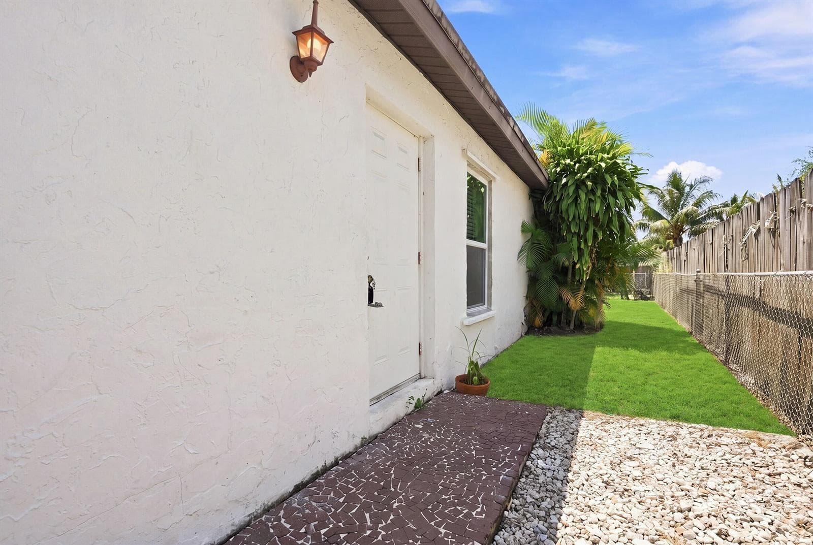 5884 S 38th Street, FL 33463 photo 2