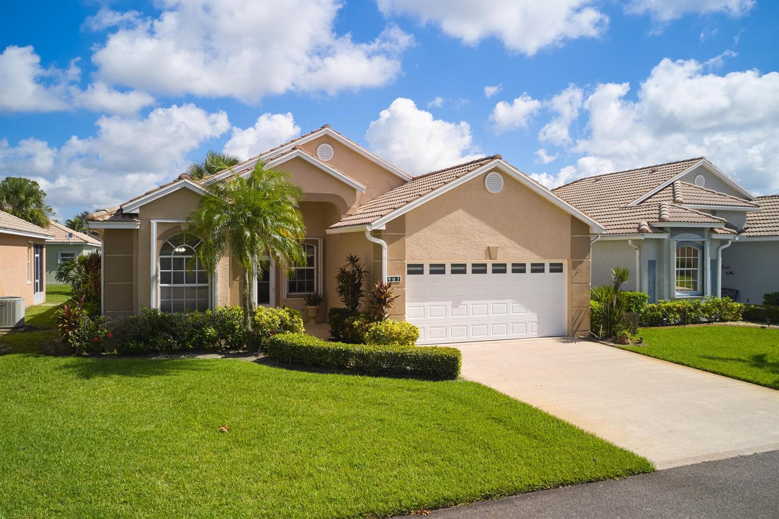 907 NW Sarria Court, Port St. Lucie FL 34986 photo 2
