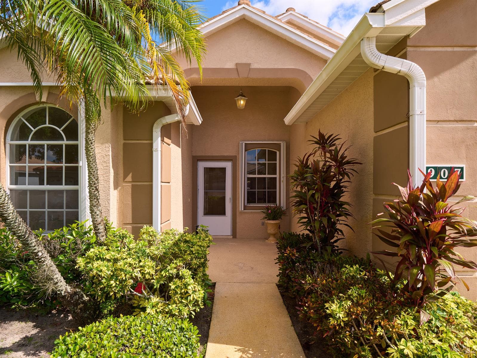 907 NW Sarria Court, Port St. Lucie FL 34986 photo 3