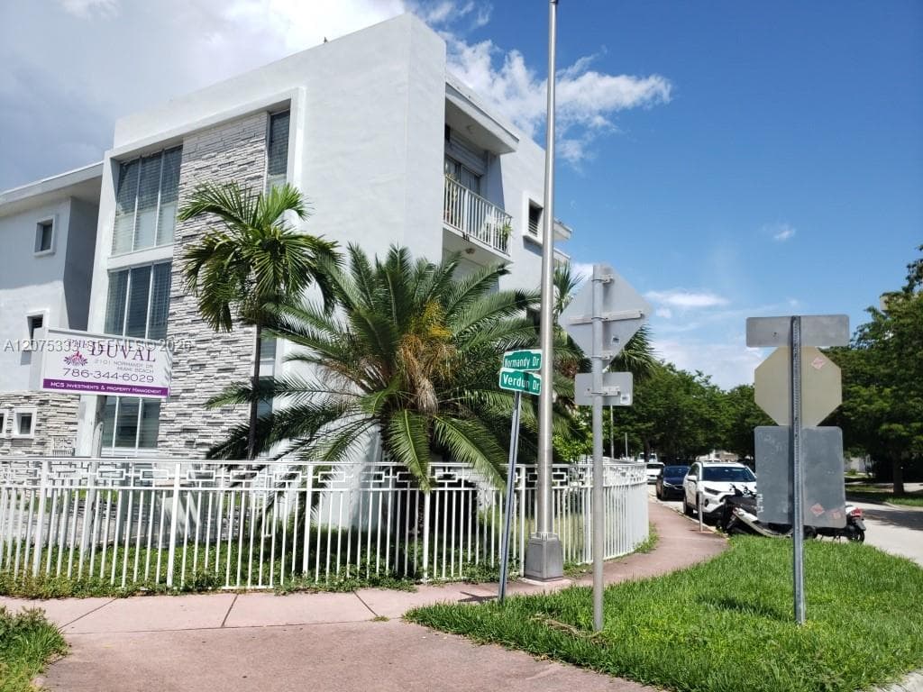 2101 Normandy Dr # 206, Miami Beach FL 33141 photo 3