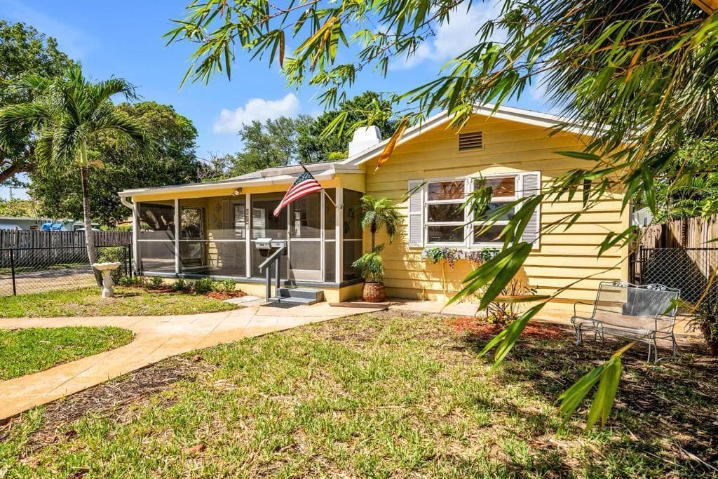 813 SE 14TH Court, Fort Lauderdale FL 33316