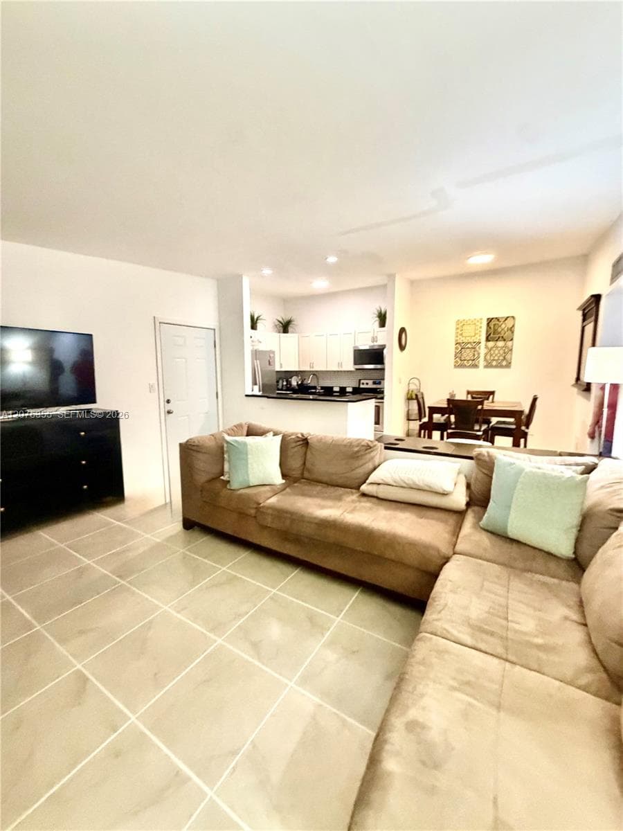 761 NE 199th St # 202, Miami, FL 33179 photo 3