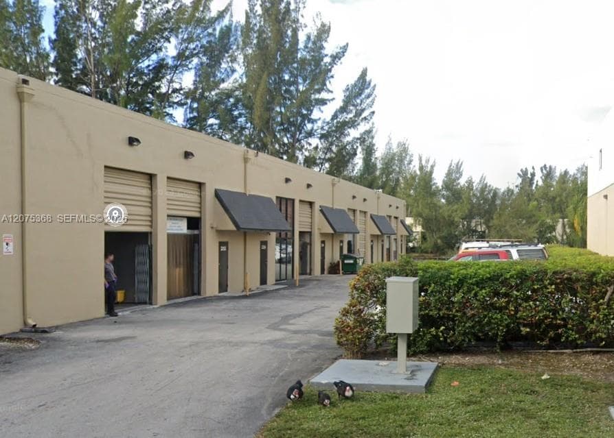 2258 NW 94th Ave, Doral FL 33172 photo 2