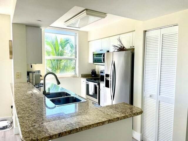 19501 W Country Club Drive, Aventura FL 33180 photo 3