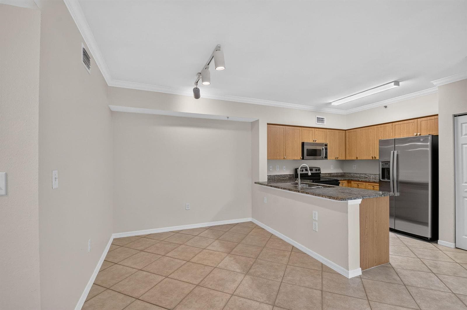 6370 EMERALD DUNES Drive # 203, West Palm Beach FL 33411 photo 3