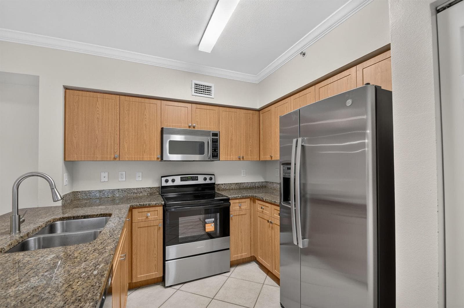 6370 EMERALD DUNES Drive # 203, West Palm Beach FL 33411