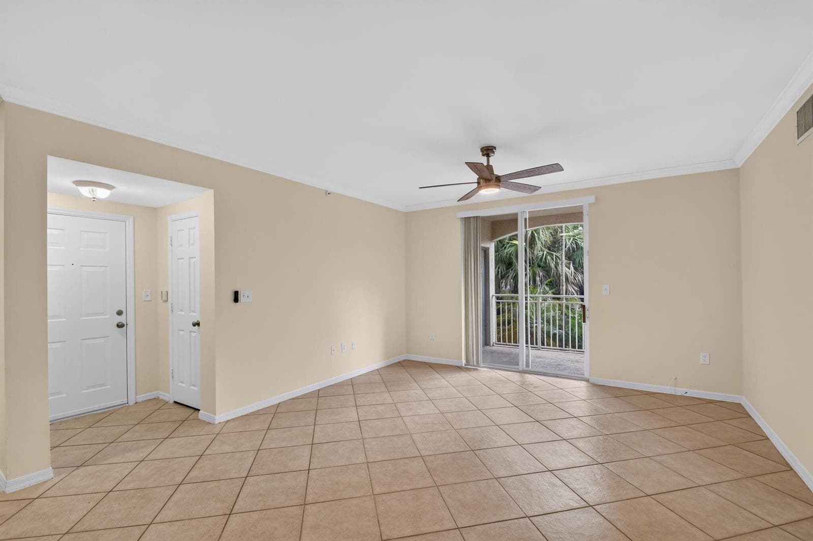 6370 EMERALD DUNES Drive # 203, West Palm Beach FL 33411 photo 5