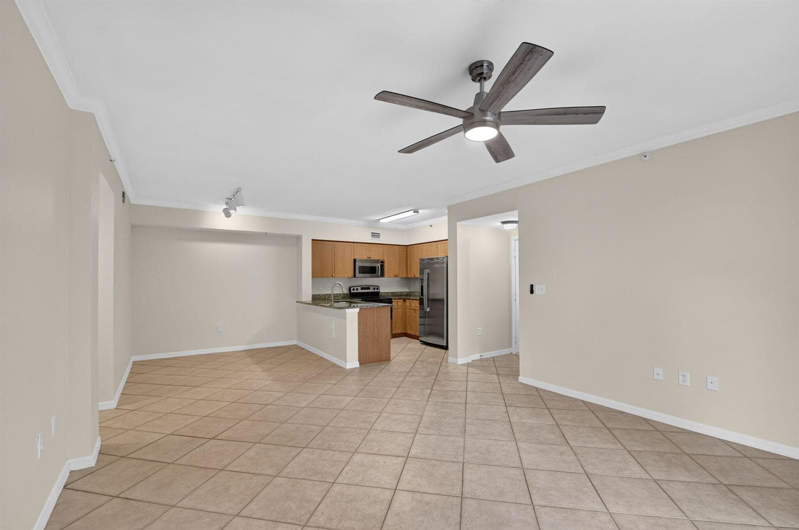 6370 EMERALD DUNES Drive # 203, West Palm Beach FL 33411 photo 4