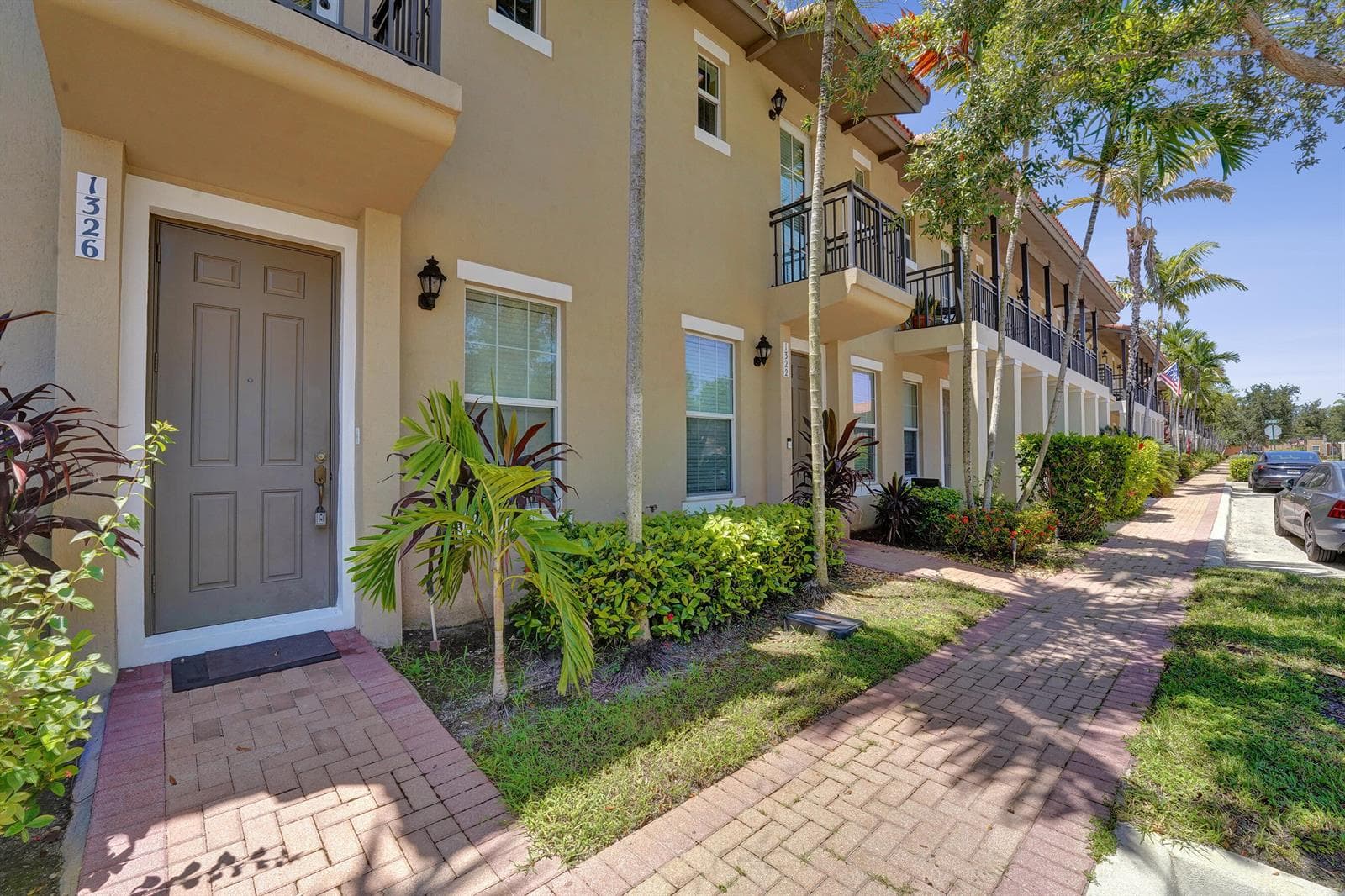 1326 SW 147TH Terrace, Pembroke Pines FL 33027 photo 3