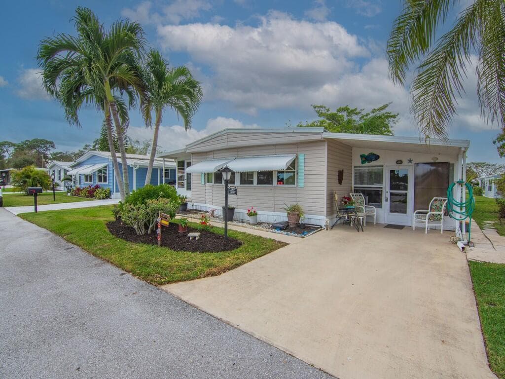 293 NE Moonstone Drive, Jensen Beach FL 34957 photo 3