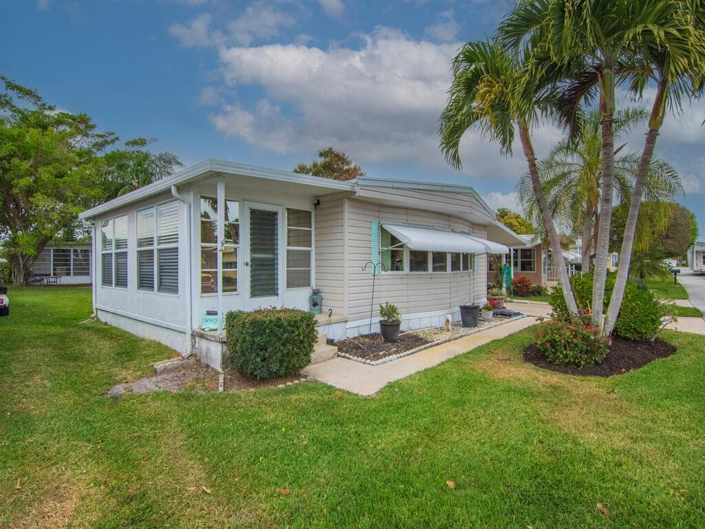 293 NE Moonstone Drive, Jensen Beach FL 34957 photo 5