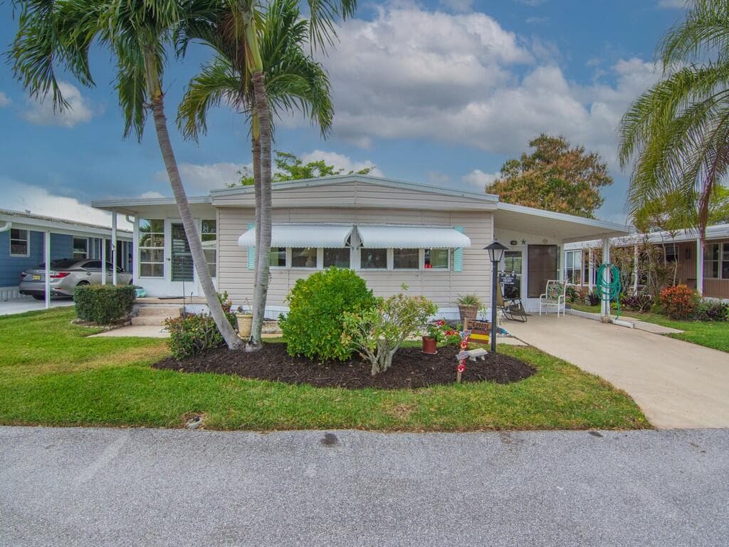293 NE Moonstone Drive, Jensen Beach FL 34957 photo 4