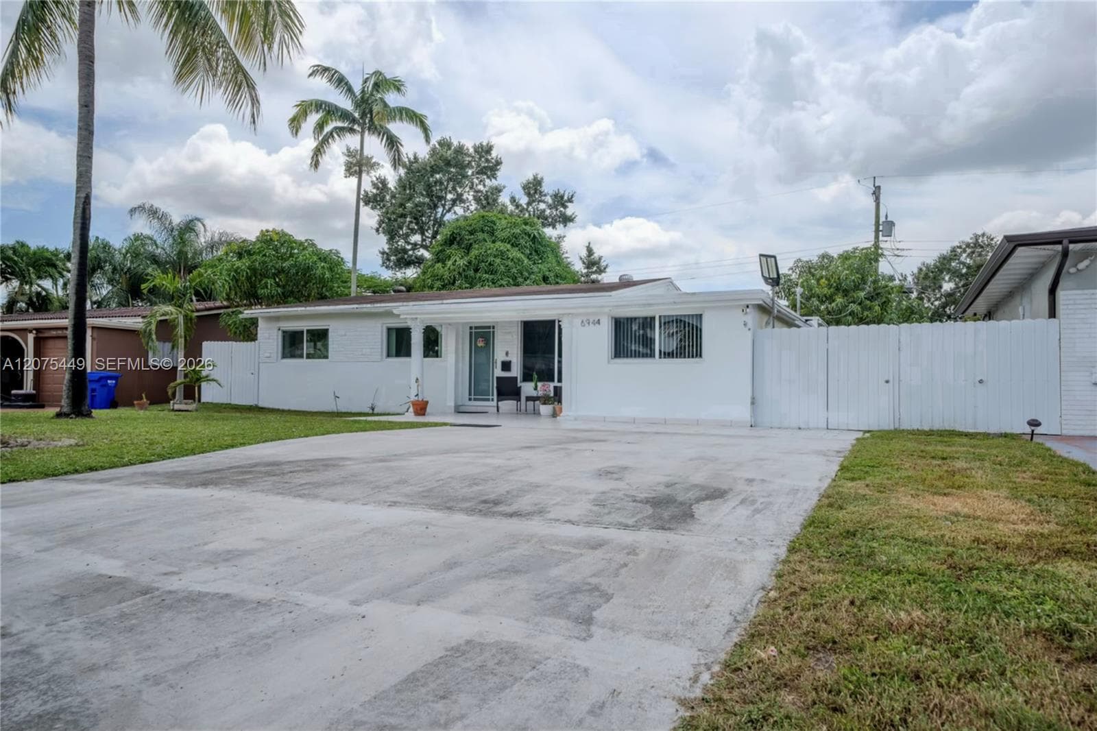 6944 SW 10th Ct, Pembroke Pines FL 33023 photo 2