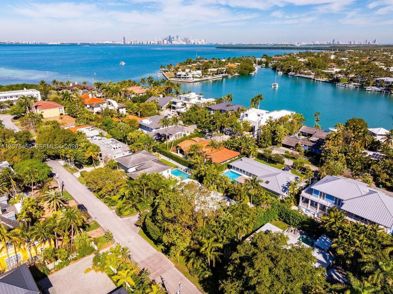 669 S Mashta Dr, Key Biscayne FL 33149 photo 2