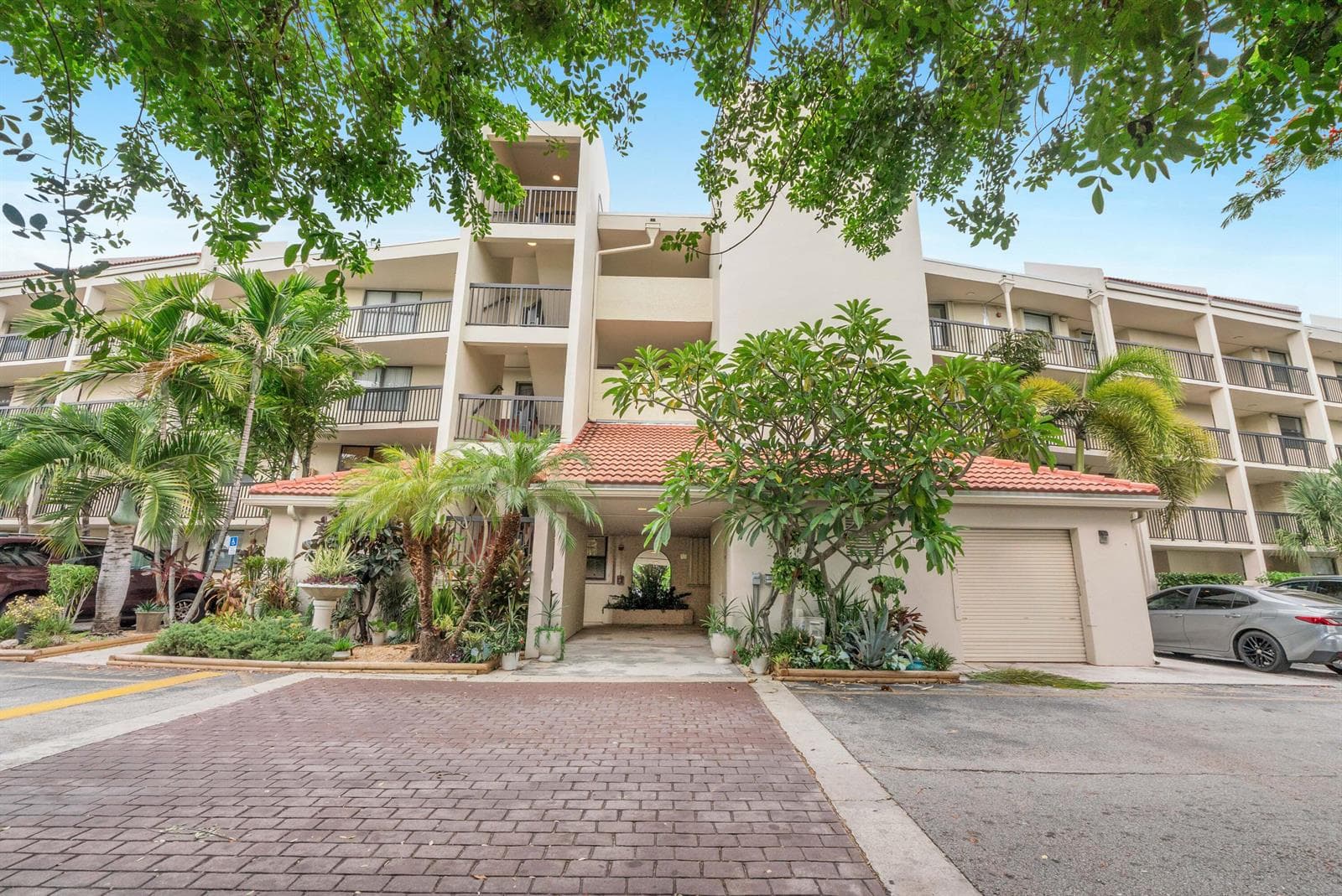 116 LAKE EMERALD Drive # 101, Oakland Park FL 33309 photo 2