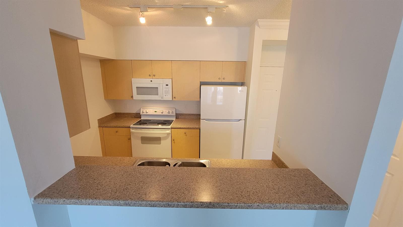 616 CLEARWATER PARK Road # 407, West Palm Beach FL 33401 photo 2