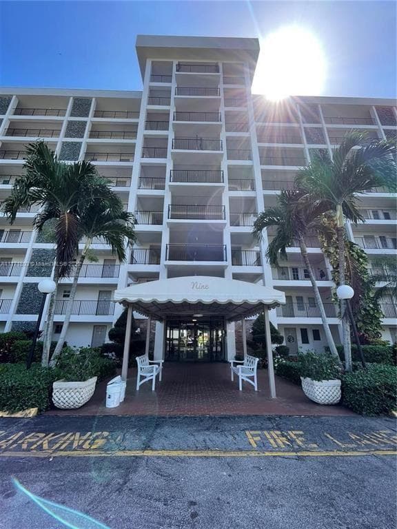 3100 N PALM AIRE Drive # 204, Pompano Beach FL 33069