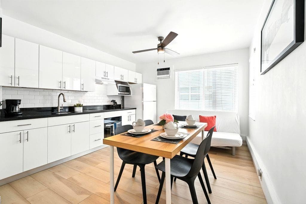 343 VAN BUREN Street # 4, Hollywood FL 33019 photo 2