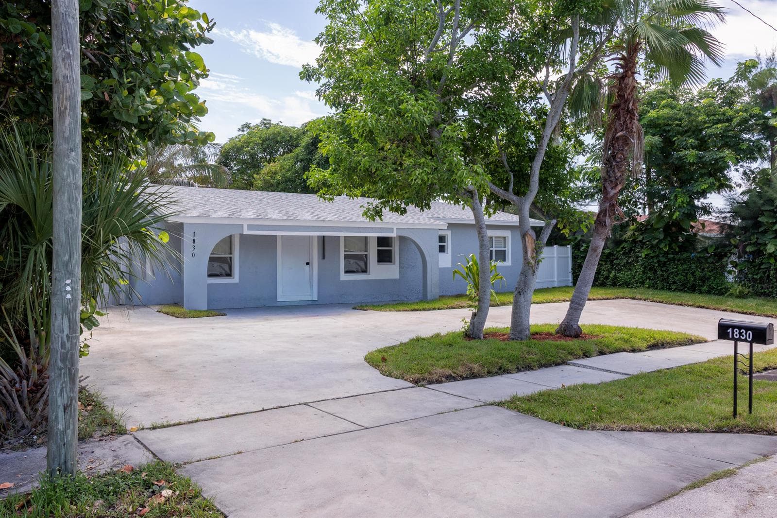 1830 NE 2ND Lane NE, Boynton Beach FL 33435