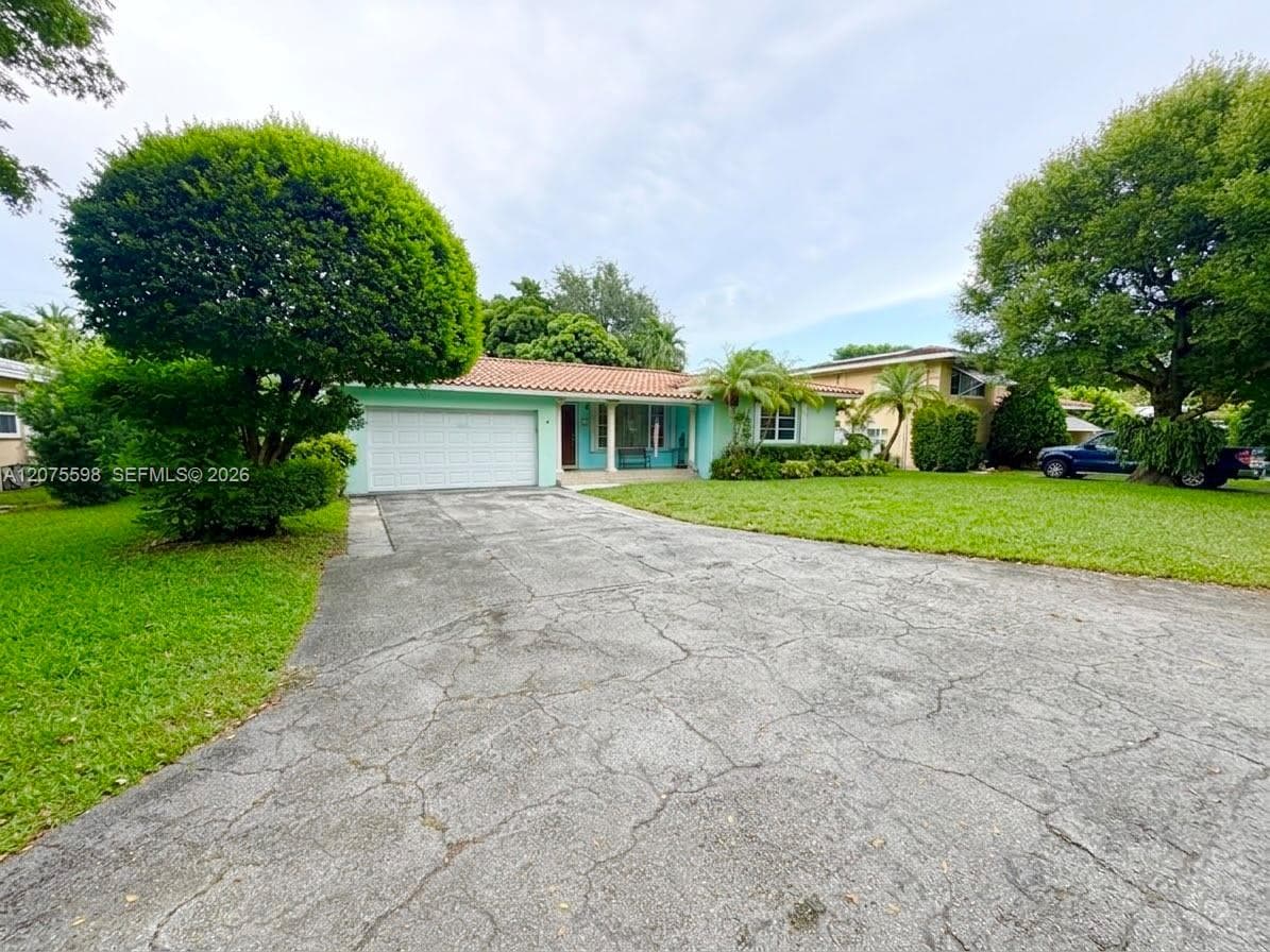 951 NE 115th St, Biscayne Park FL 33161 photo 2