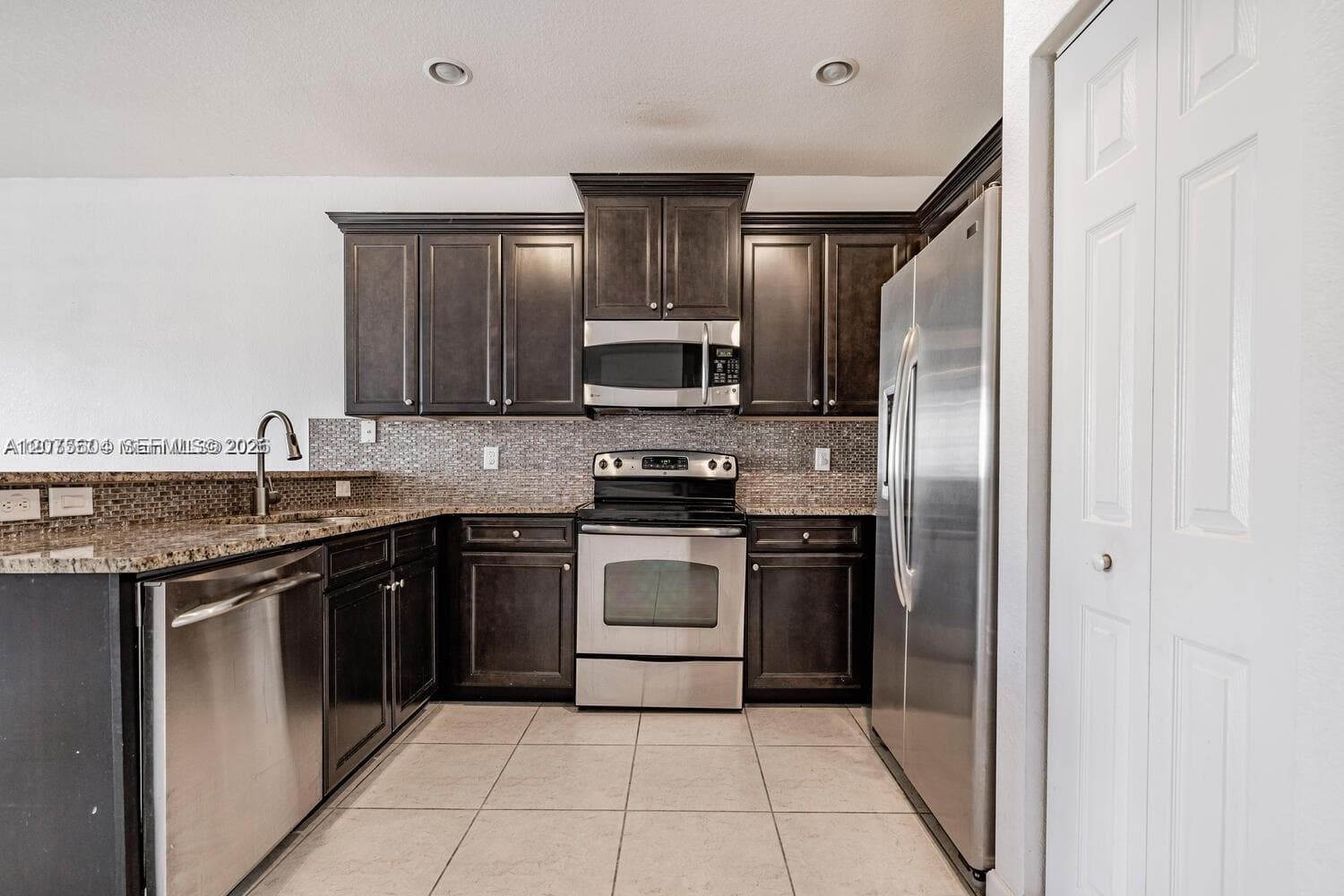 8945 NW 98th Ave, Doral, FL 33178 photo 2